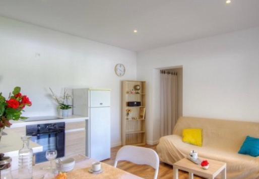 Appartement Tranquille En Bas De Villa Afa Exteriör bild
