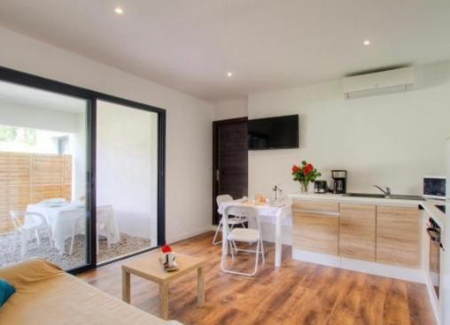Appartement Tranquille En Bas De Villa Afa Exteriör bild